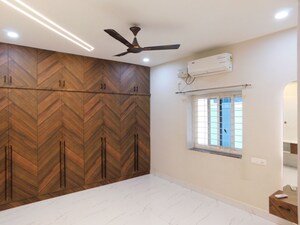 Room in 3 BHK Builder Floor at Kondapur – for Rent