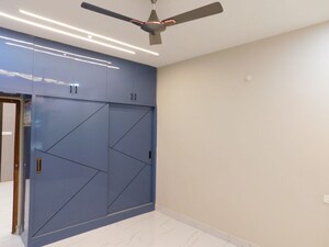 Room in 3 BHK Builder Floor at Kondapur – for Rent