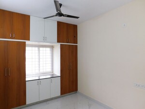 Room in 2 BHK Builder Floor at Kondapur – for Rent