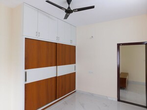 Room in 2 BHK Builder Floor at Kondapur – for Rent
