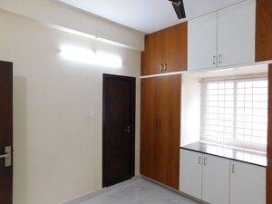 Room in 2 BHK Builder Floor at Kondapur – for Rent
