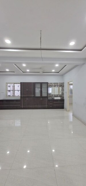 Room in 3 BHK Builder Floor at Kondapur – for Rent