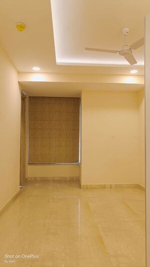 Room in 4 BHK Apartment at Ambience Tivertone, Sector 50 – for Rent