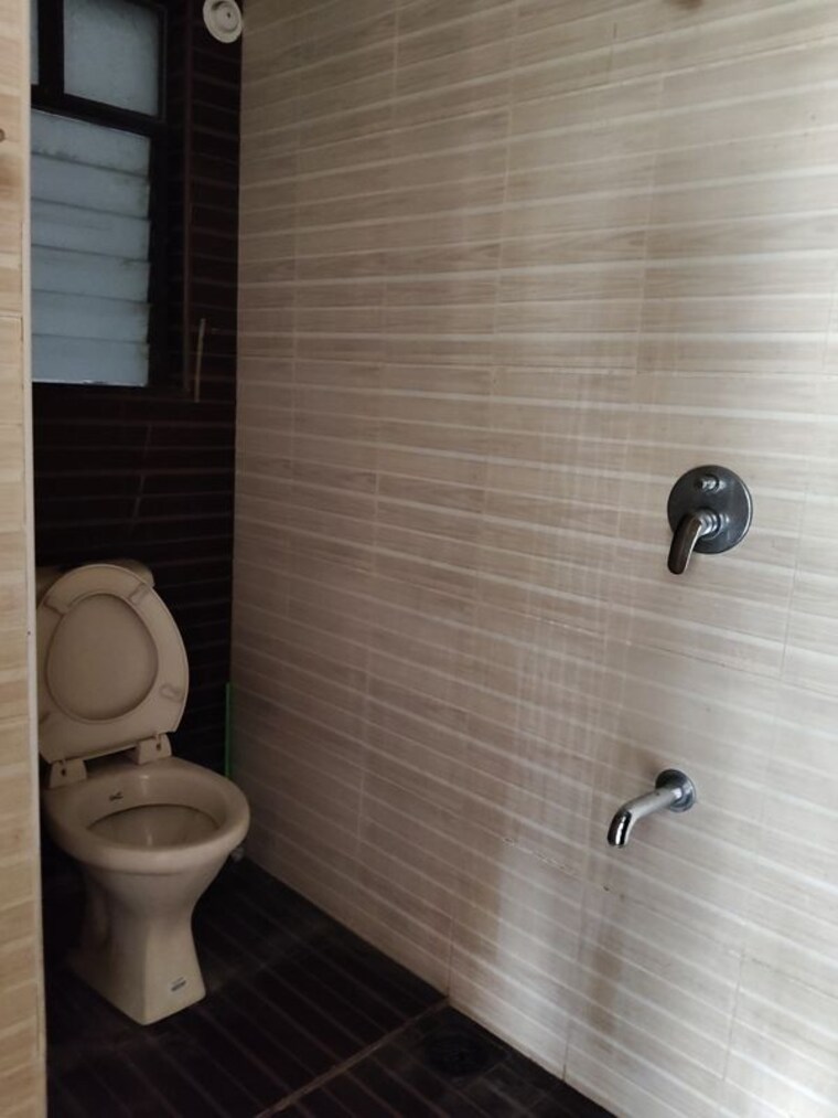 Bathroom, kumar-pebble-park 2 Bedroom 700 Sq.Ft. Apartment In Hadapsar Pune 10650149