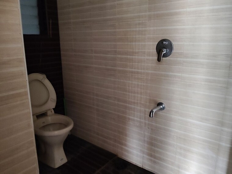 Bathroom, kumar-pebble-park 2 Bedroom 700 Sq.Ft. Apartment In Hadapsar Pune 10650149