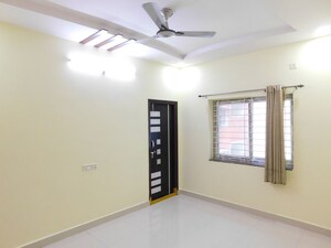 Room in 3 BHK Builder Floor at Kondapur – for Rent