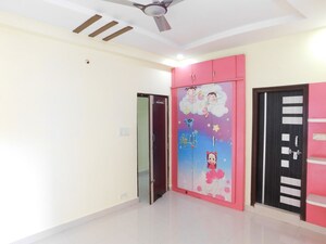 Room in 3 BHK Builder Floor at Kondapur – for Rent