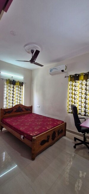 Bedroom in 3 BHK Builder Floor at Kondapur – for Rent