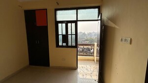 Room in 3 BHK Apartment at Hazratganj – for Rent