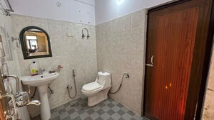 Bathroom in 3 BHK Apartment at Hazratganj – for Rent