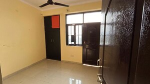 Room in 3 BHK Apartment at Hazratganj – for Rent