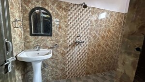 Bathroom in 3 BHK Apartment at Hazratganj – for Rent
