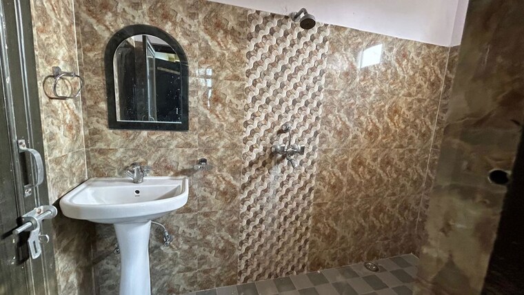 Bathroom, hazratganj 3 Bedroom 1480 Sq.Ft. Apartment In Hazratganj Lucknow 10650182