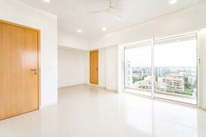 Room in 3 BHK Apartment at Rustomjee Crown, Prabhadevi – for Rent