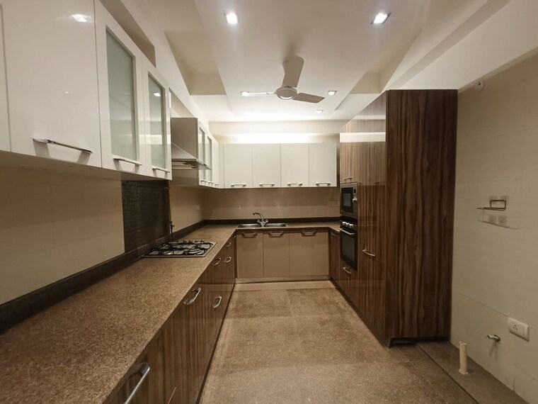 Kitchen, east of kailash 4 Bedroom 300 Sq.Yd. Builder Floor In East Of Kailash Delhi 10650237