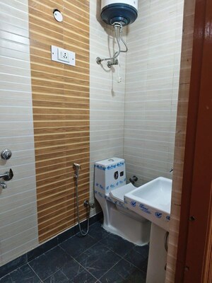 Bathroom in 1 BHK Builder Floor at Malviya Nagar – for Rent