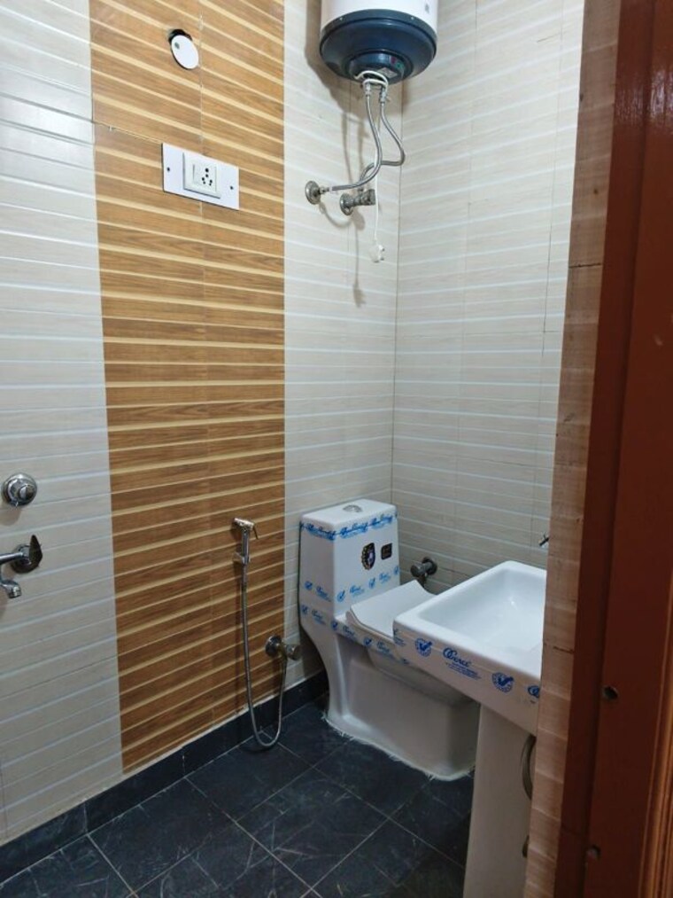 Bathroom, malviya nagar 1 Bedroom 600 Sq.Ft. Builder Floor In Malviya Nagar Delhi 10650243