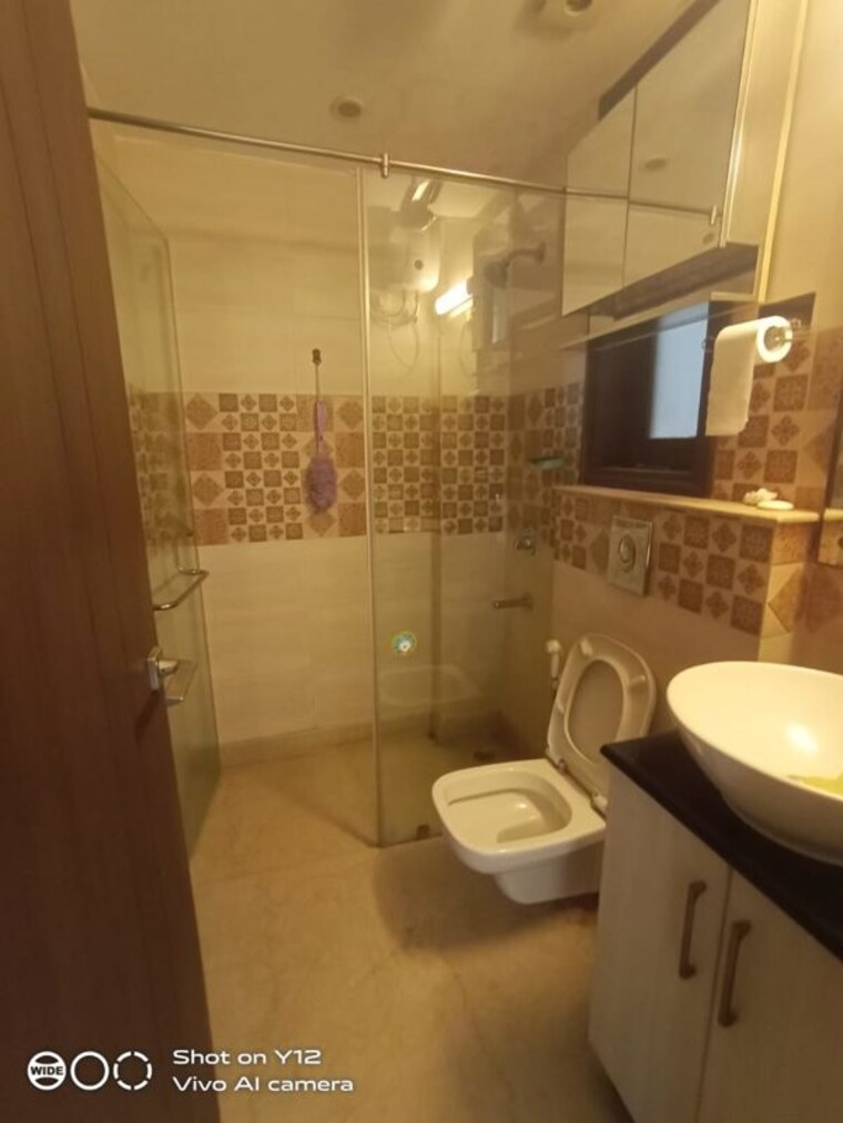 Bathroom, greater kailash i 3 Bedroom 208 Sq.Yd. Builder Floor In Greater Kailash I Delhi 10650255