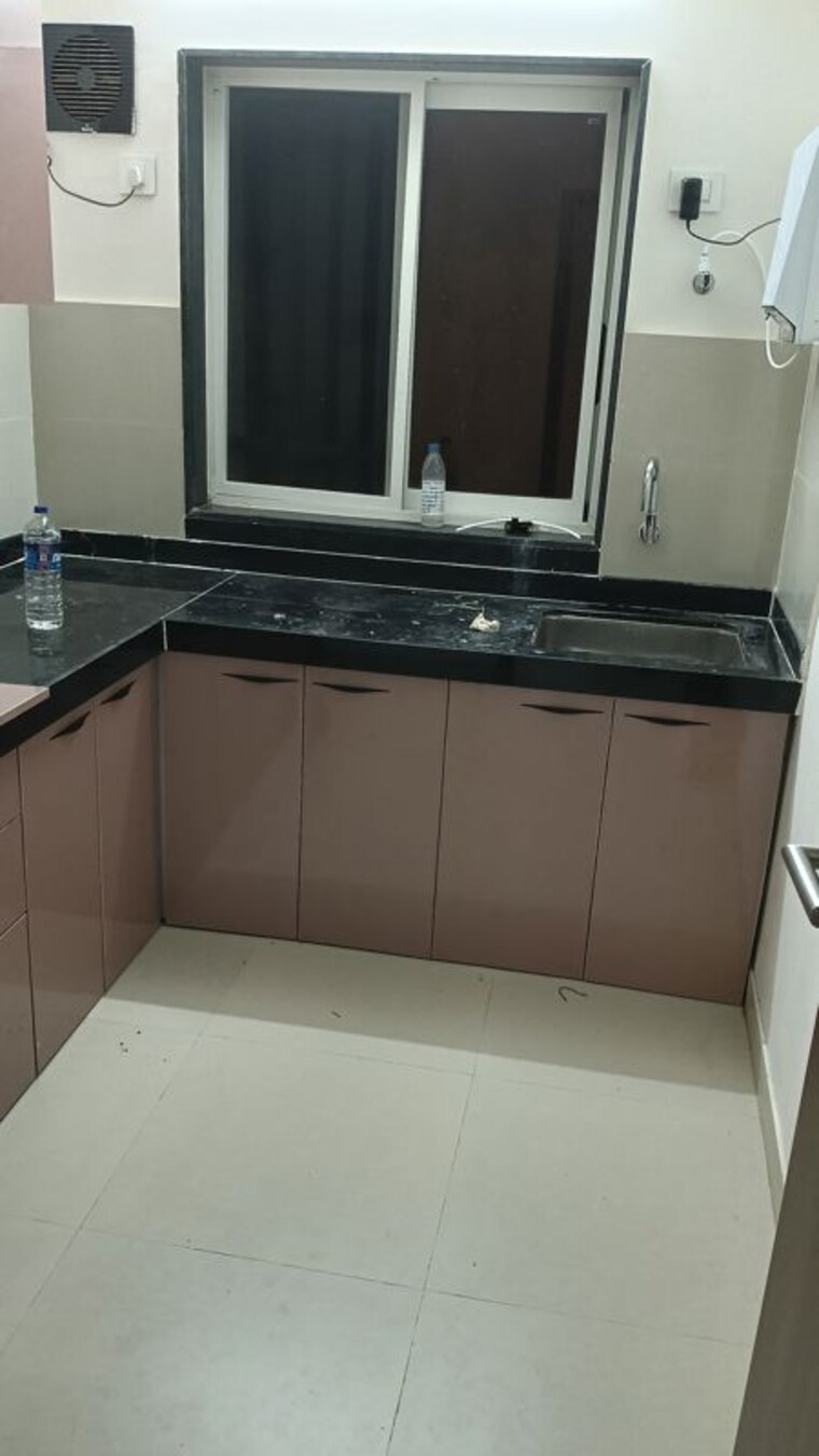 Kitchen, bhatta-chawl 2 Bedroom 650 Sq.Ft. Apartment In Worli Mumbai 10650258
