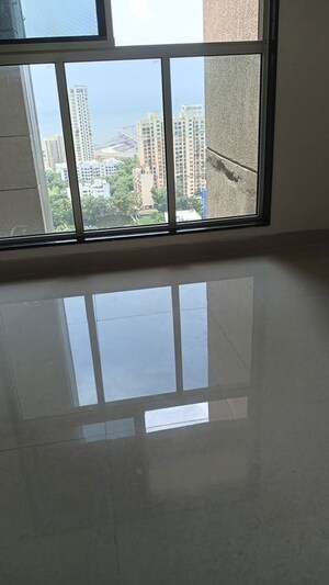 Room in 2 BHK Apartment at Bhatta Chawl, Worli – for Rent