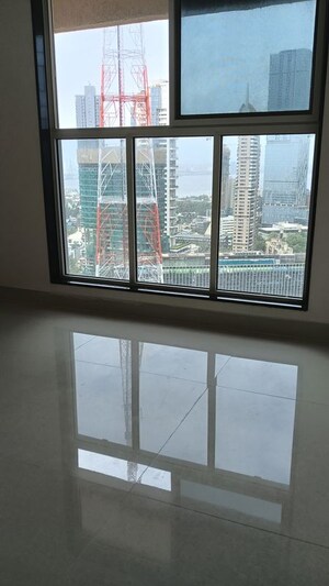 Room in 2 BHK Apartment at Bhatta Chawl, Worli – for Rent