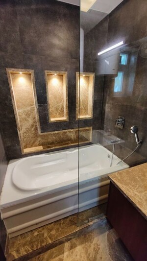 Furnished Amenities in 4 BHK Builder Floor at Navjeevan Vihar – for Rent