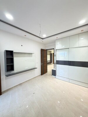 Room in 3 BHK Builder Floor at Pir Machalla – for Sale