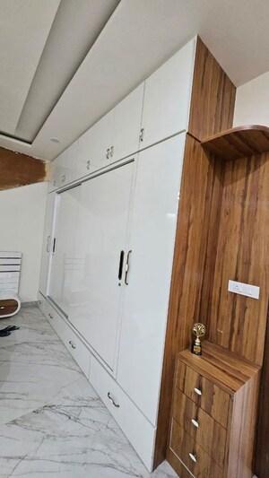 Furnished Amenities in 3 BHK Builder Floor at Aerocity – for Rent