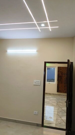 Room in 3 BHK Independent House at Aman Vihar – for Rent