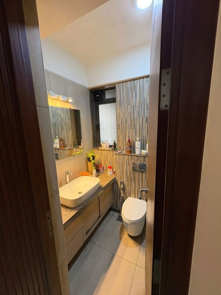 Bathroom, shapoorji-pallonji-vicinia 3 Bedroom 1068 Sq.Ft. Apartment In Powai Mumbai 10650341