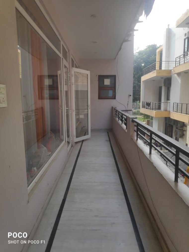 Balcony, sector 39 Pg For Girls In Sector 39 10650415
