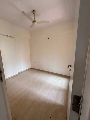 Bedroom in 2.5 BHK Apartment at Hiranandani Meadows, Manpada – for Rent