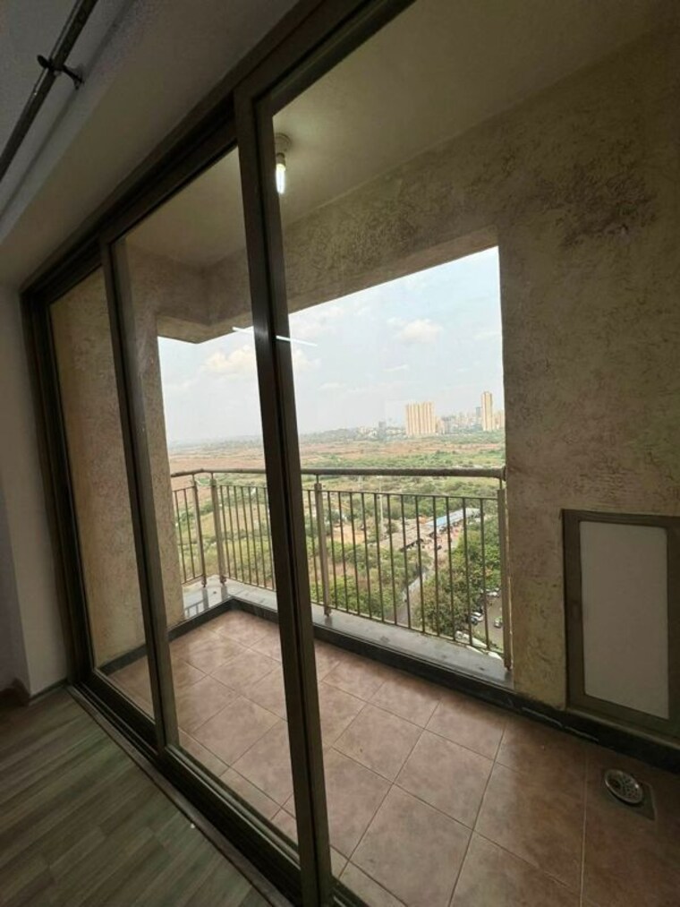 Balcony, lodha-splendora 3 Bedroom 1124 Sq.Ft. Apartment In Ghodbunder Road Thane 10650436