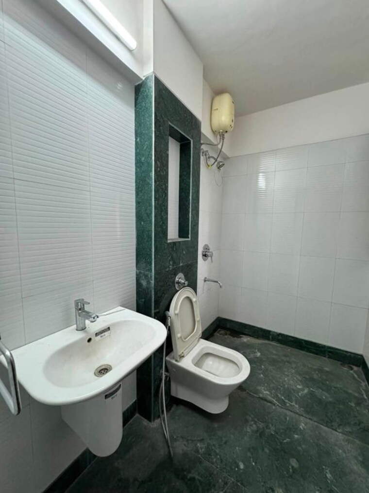 Bathroom, lodha-splendora 3 Bedroom 1124 Sq.Ft. Apartment In Ghodbunder Road Thane 10650436