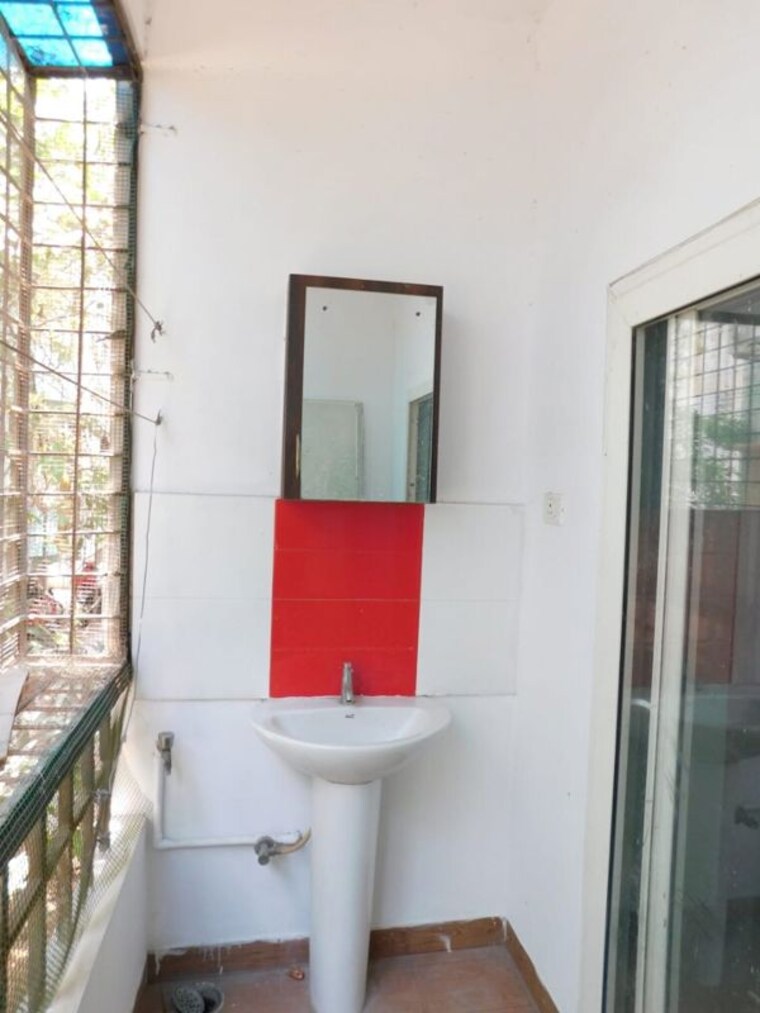 Bathroom, raunaq-homes 3 Bedroom 1500 Sq.Ft. Apartment In Rambagh Colony Hyderabad 10650437