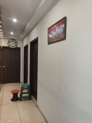 Furnished Amenities in 3 BHK Apartment at Omaxe R2, Gomti Nagar – for Rent