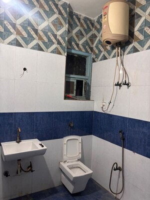 Team Area in 1.5 BHK Builder Floor at RWA Apartments Sector 50, Sector 50 – for Rent