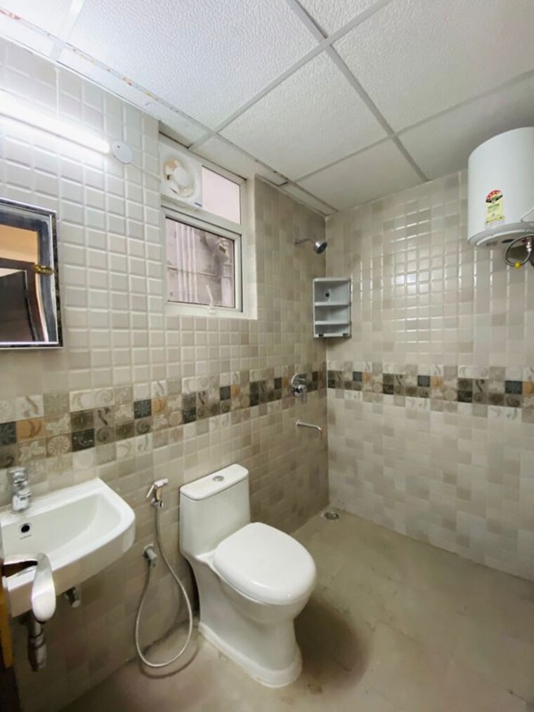 Bathroom, nkv-golden-avenue 3 Bedroom 1350 Sq.Ft. Builder Floor In Sohna Sector 35 Gurgaon 10650516