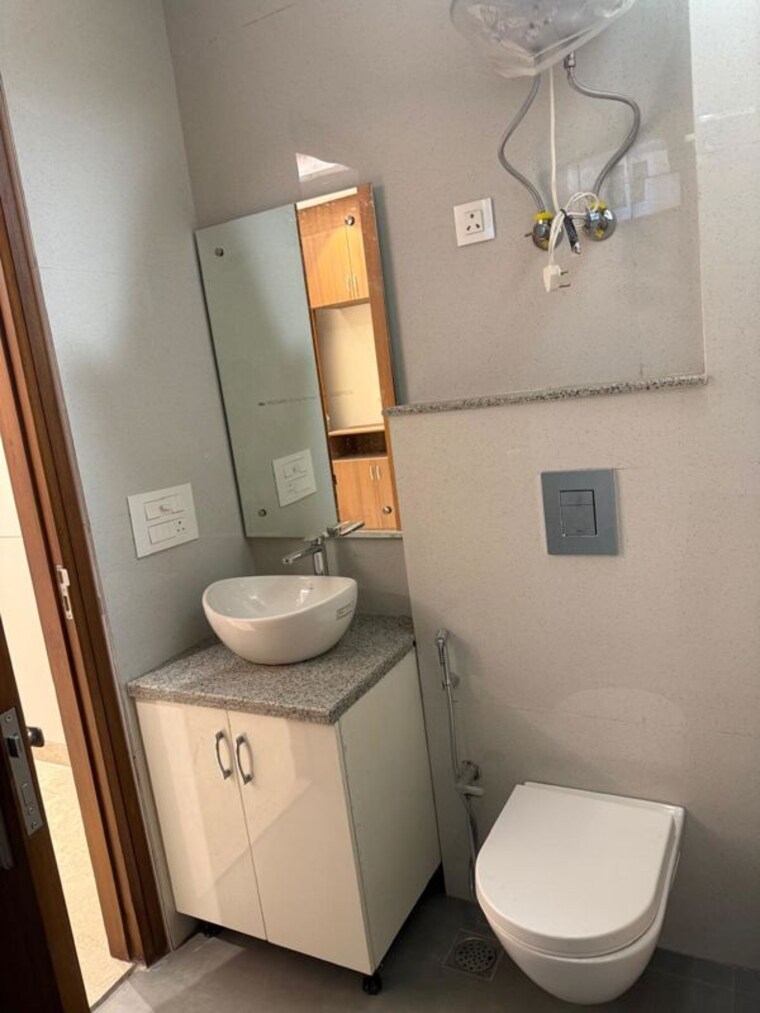 Bathroom, kalkaji 2 Bedroom 100 Sq.Yd. Builder Floor In Kalkaji Delhi 10650528