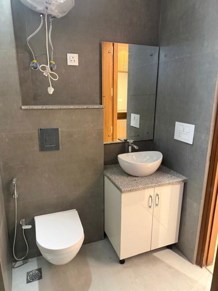 Bathroom, kalkaji 2 Bedroom 100 Sq.Yd. Builder Floor In Kalkaji Delhi 10650528