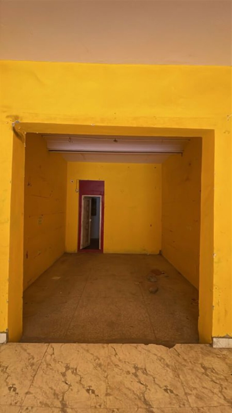 Room, kalkaji Commercial Shop 750 Sq.Ft. In Kalkaji Delhi 10650529