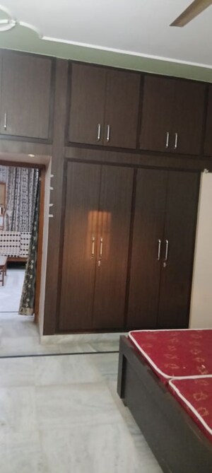 Furnished Amenities in 3 BHK Builder Floor at Hanuman Nagar Extension – for Rent