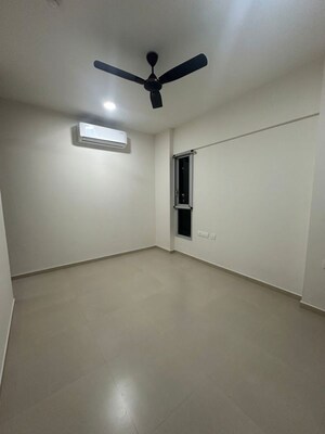 Room in 2 BHK Apartment at Piramal  Vaikunth Cluster 4, Balkum Pada – for Rent