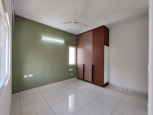 Room in 3 BHK Apartment at Prestige Finsbury Park Regent, Bagaluru – for Rent
