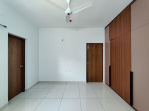 Room in 3 BHK Apartment at Prestige Finsbury Park Regent, Bagaluru – for Rent