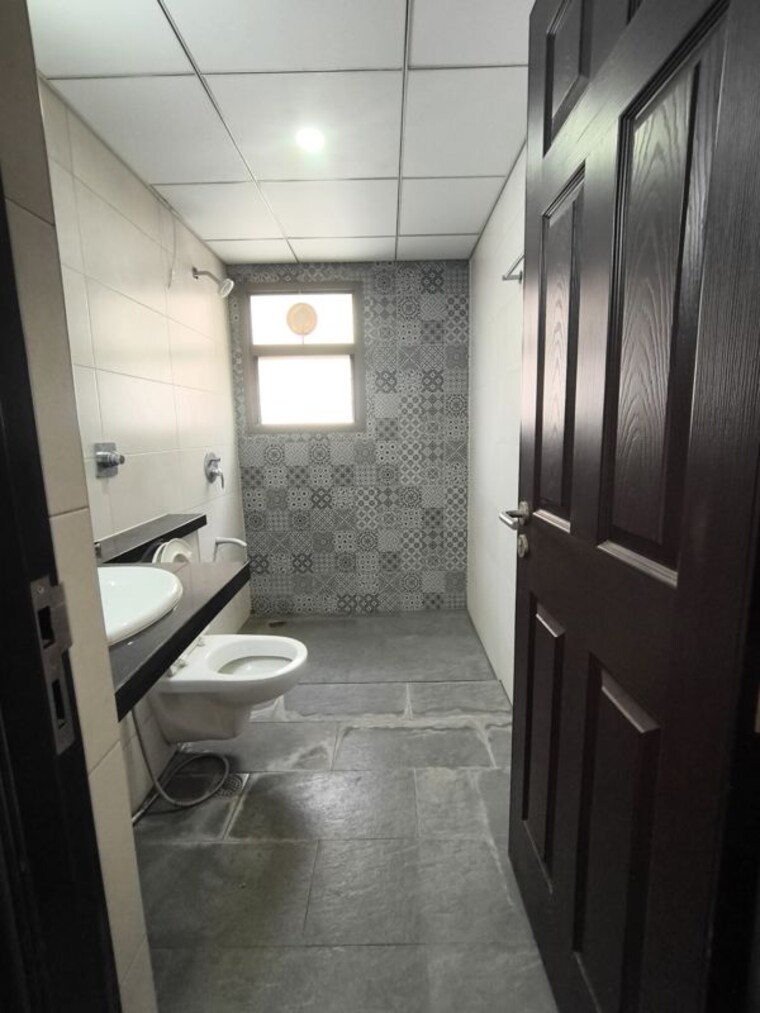 Bathroom, sobha-palm-courts 3 Bedroom 1500 Sq.Ft. Apartment In Kogilu Bangalore 10650579