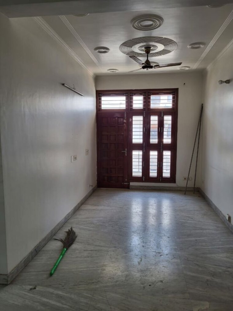 Room, sector 47 3 Bedroom 1300 Sq.Ft. Builder Floor In Sector 47 Gurgaon 10650629