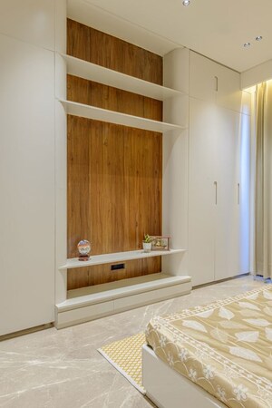 Room in 3 BHK Builder Floor at Sector 17 – for Rent