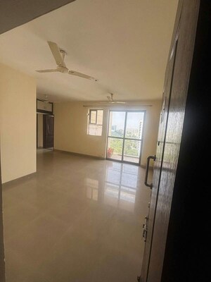 Room in 2 BHK Apartment at Unitech Uniworld Gardens, Sector 47 – for Rent