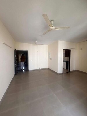Room in 2 BHK Apartment at Unitech Uniworld Gardens, Sector 47 – for Rent